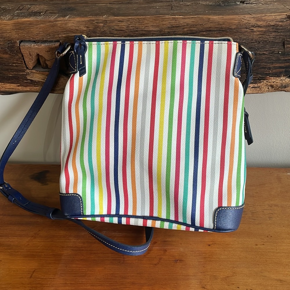 Dooney and Bourke crossbody bag. Excellent condition. - Picture 3 of 9